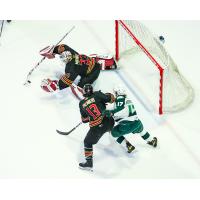 Vancouver Giants' Brett Mirwald and Damian Palmieri versus Everett Silvertips' Jackson Berezowski