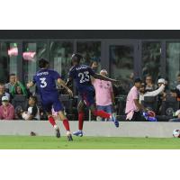 Chicago Fire FC's Alonso Aceves and Kei Kamara on the field