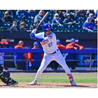 Syracuse Mets' Mark Vientos at bat