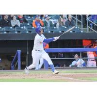 Syracuse Mets' Mark Vientos at bat