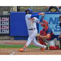 Syracuse Mets' Mark Vientos at bat